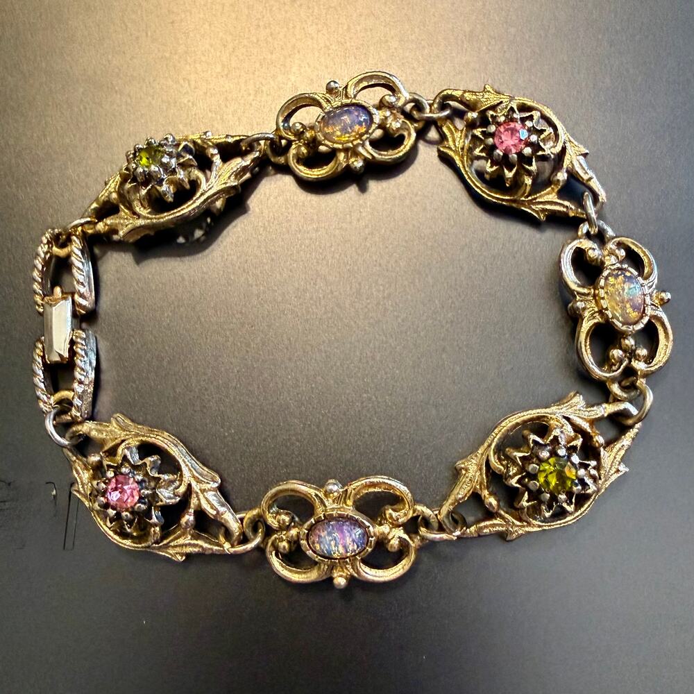 Vintage 70s Sarah Coventry Contessa Gold Tone Link Bracelet
